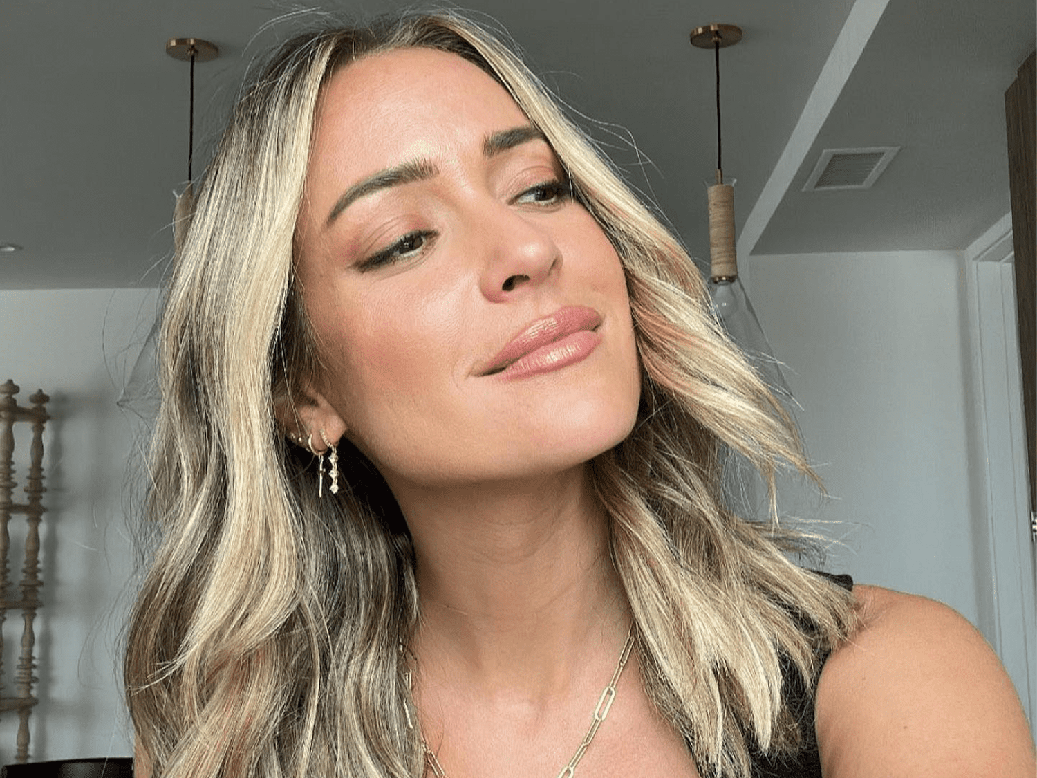 how to curl short hair with a  straightener for beginners