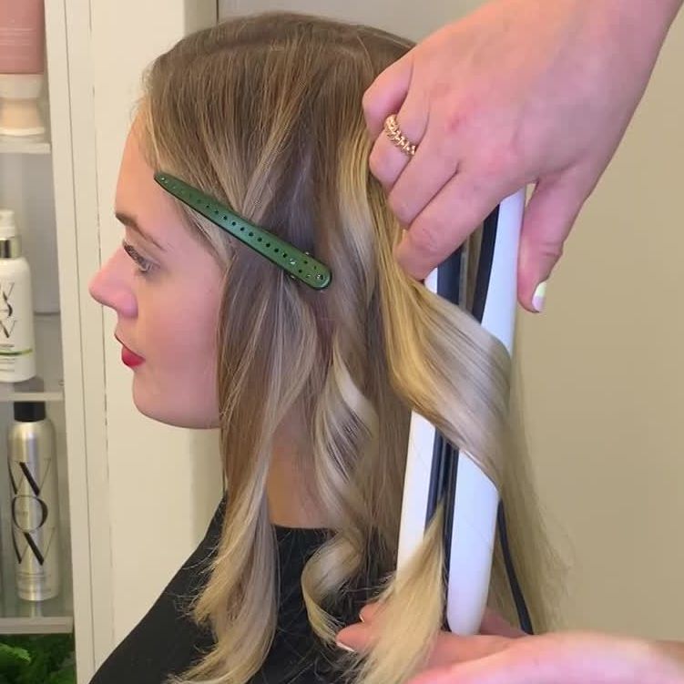 how to use a straightener to curl hair